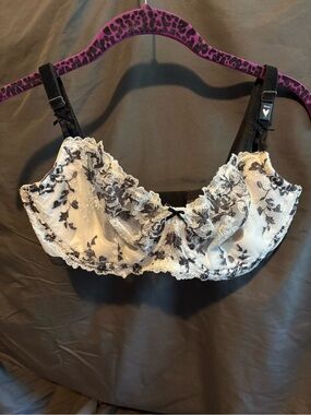 Victoria's Secret Black & White Floral Lace Underwire Bra
